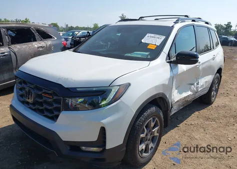 2022 Honda Passport Awd Trailsport z USA, uszkodzony, nr VIN 5FNYF8H63NB008028